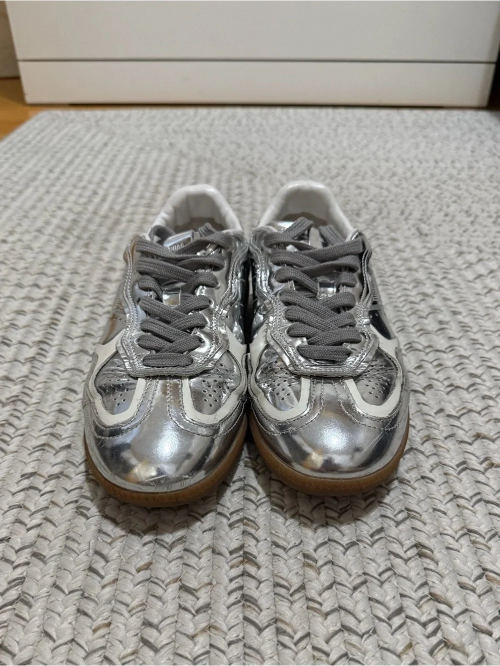 ALOHAS TB.490 Rife Shimmer Metallic Leather Sneakers in Silver Cream